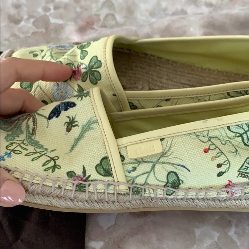 ***SOLD***Gucci Canvas Floral Espadilles